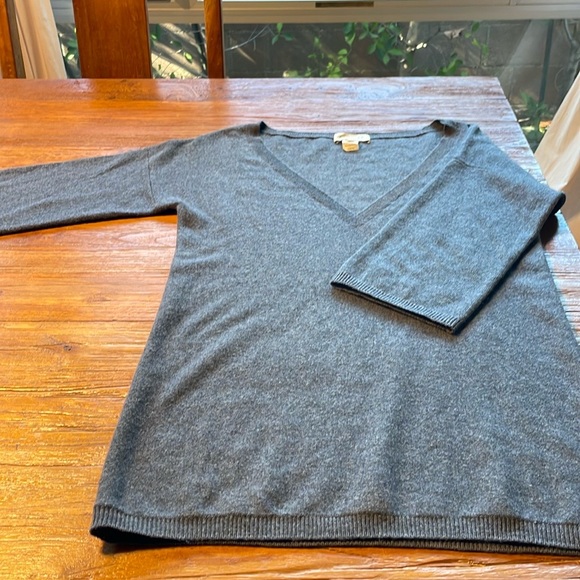 Demylee, cashmere charcoal tunic, size small - Picture 3 of 8